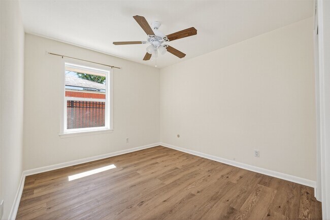 Building Photo - 7950 Longridge Dr