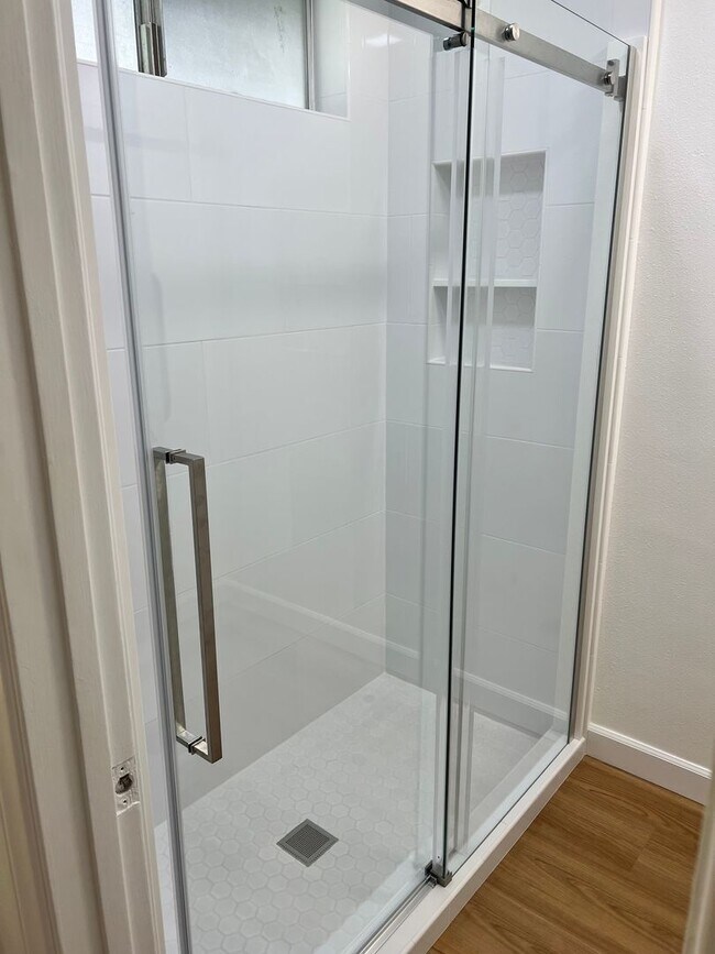 Building Photo - Updated 3 bedroom Home