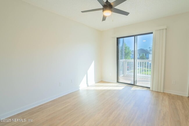 Building Photo - 561 6th St S