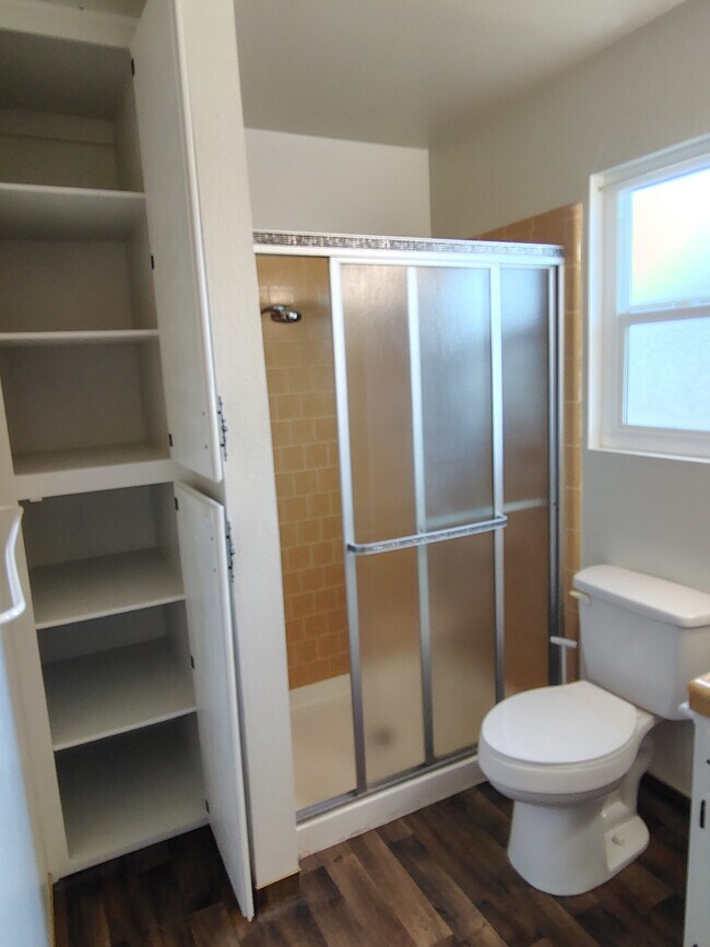 Master Bath - 1100 S Edison St