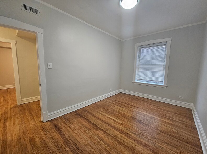 Building Photo - 4749 N Monticello Ave