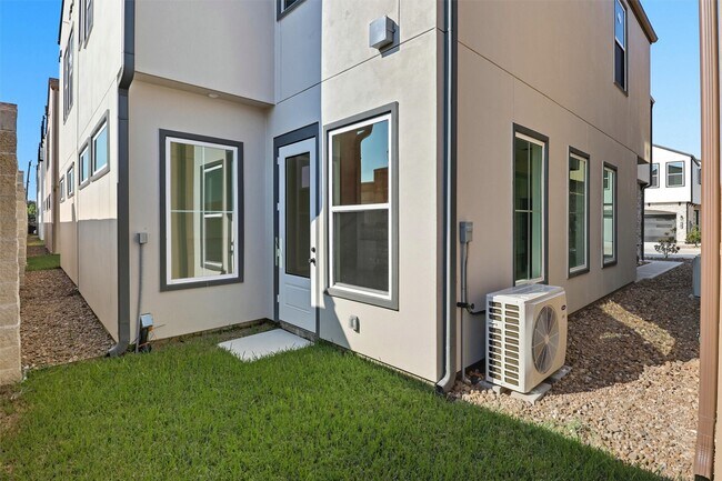 Building Photo - 2927 El Fenice Ln