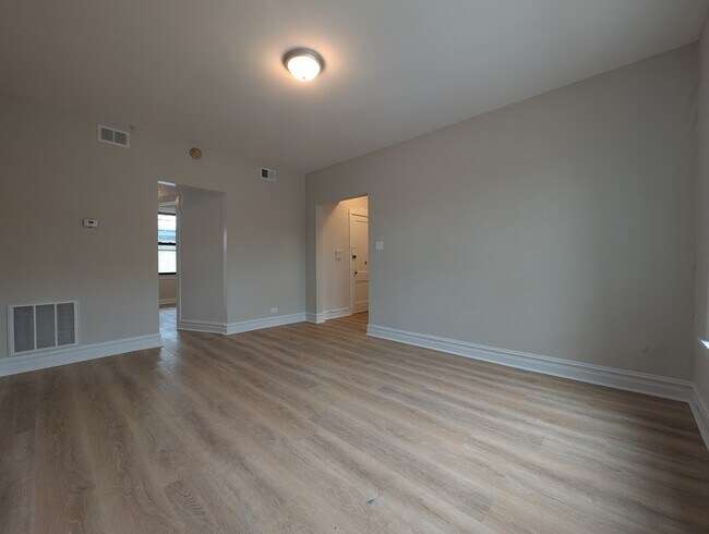 Building Photo - 2640 N Milwaukee Ave