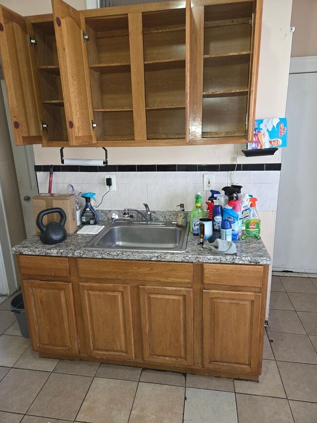 Building Photo - 24 Valley St