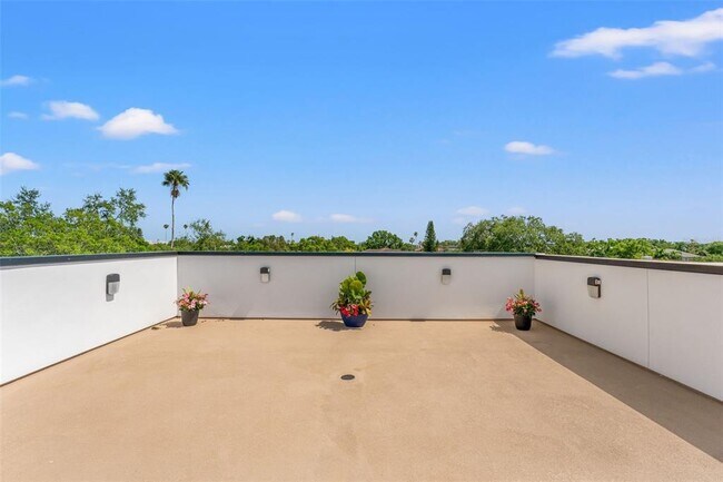 Building Photo - 500 E Davis Blvd