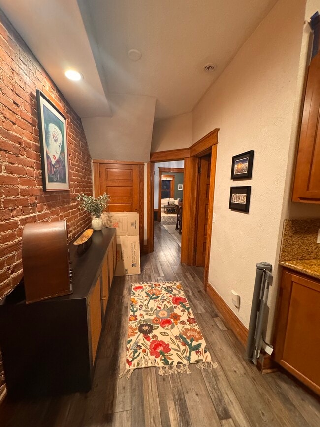 Building Photo - 2415 Vine St