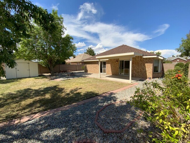 Building Photo - 3 Bedroom Single Story home Near Paseo Del...