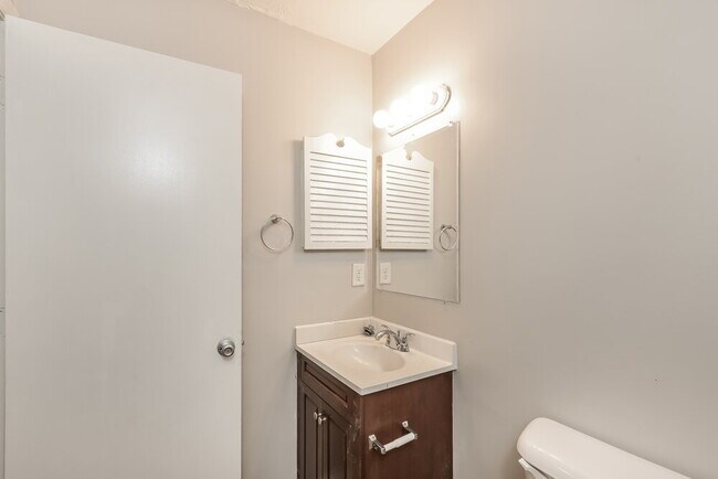 Building Photo - 401 Sherwood Oaks Rd