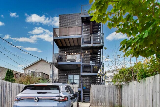 Building Photo - 3320 N Narragansett Ave