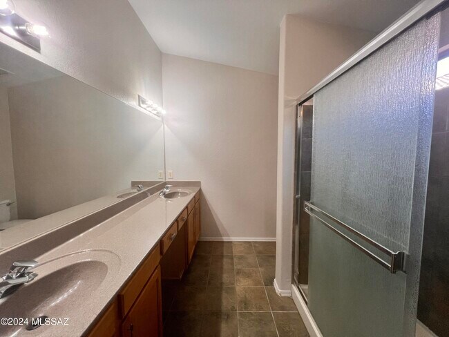 Building Photo - 2875 W Simplicity Dr
