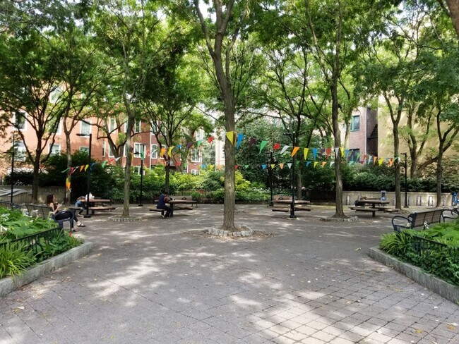 Building Photo - 1108 Pine St