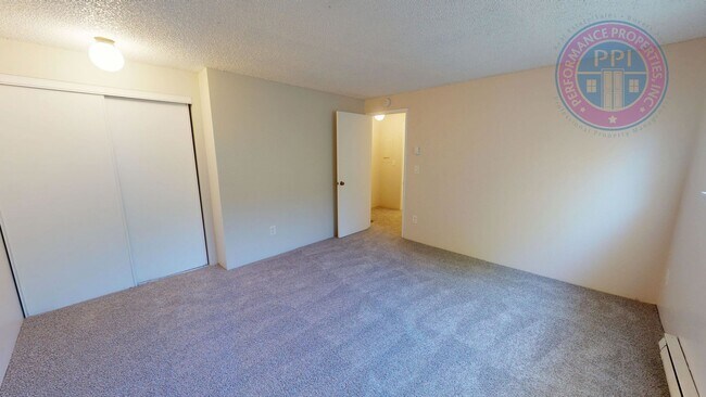 Building Photo - tuf8640