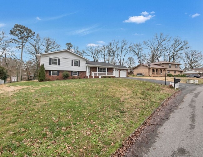 Building Photo - Available for rent: 4-Bedroom, 2- Bath Single-Family Home in Harrison, TN!