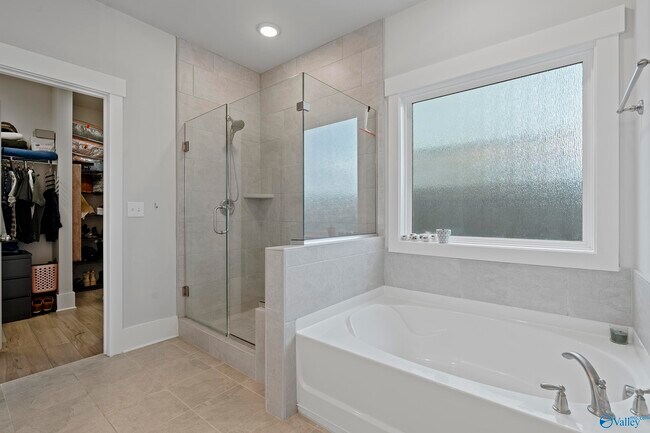 Building Photo - 12690 Tallulah Dr