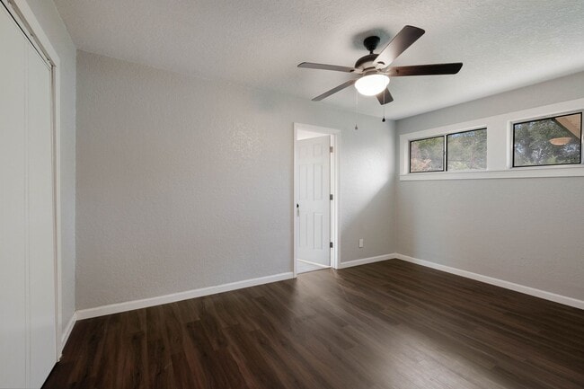 Building Photo - 323 Craigmont Ln