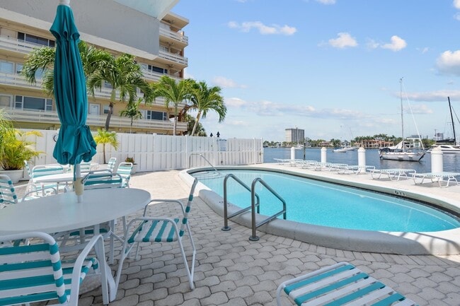 Building Photo - 95 N Birch Rd