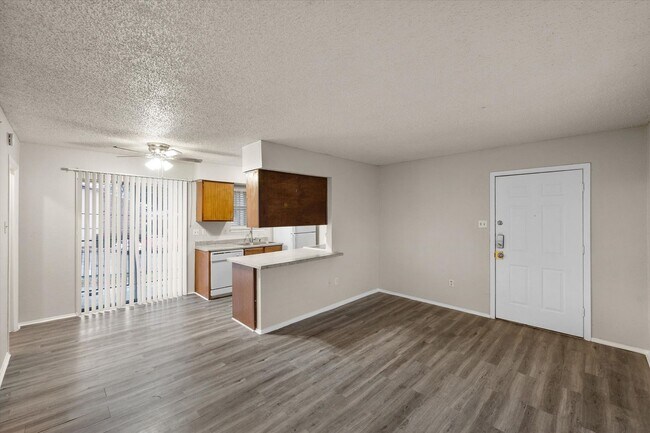 Building Photo - 8000 Cambridge Cir