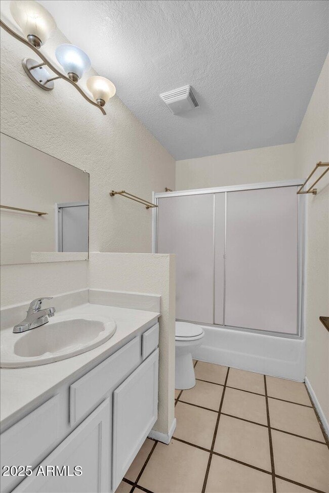 Building Photo - 2437 E Tracy Ln