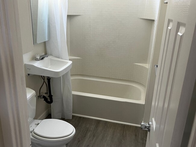 Building Photo - Pearl Manor Apts/2BD/1BA/1PK
