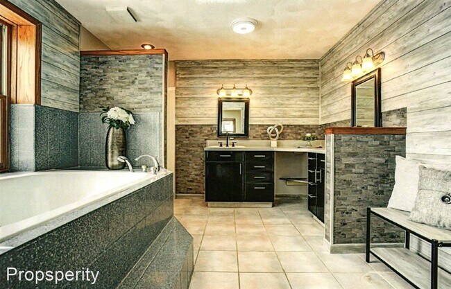 Building Photo - 7 br, 4.5 bath House - 2296 Tower Drive
