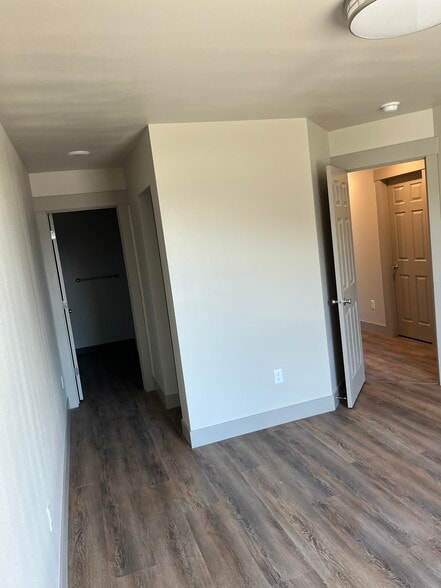 Building Photo - 608 S Jackson St