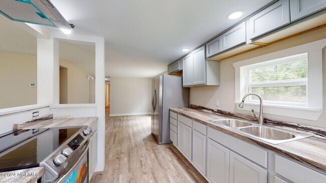 Building Photo - 308 Queens Rd