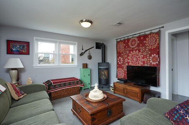 Building Photo - Silver Spring splendor with yard care INCL...