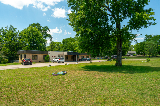Building Photo - 600 Larkin Springs Rd