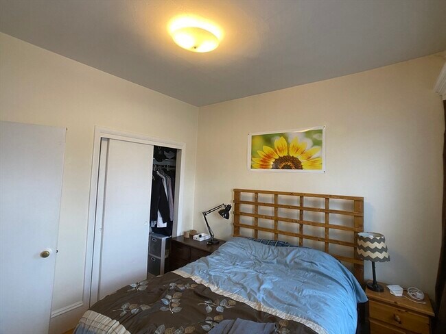 Building Photo - 590 Centre St