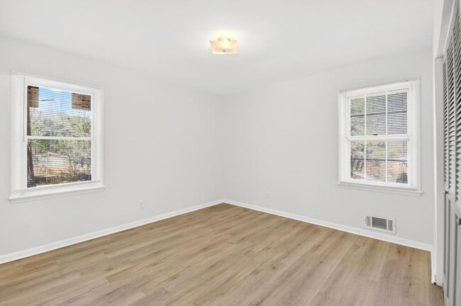 Building Photo - 4225 Cottage Ln