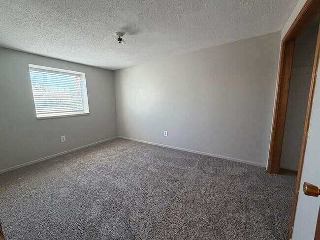 Building Photo - 2616 Elwood Dr