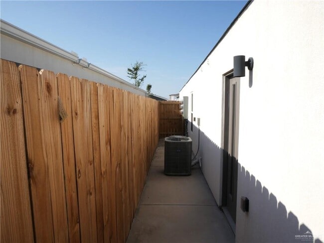 Building Photo - 23 East St