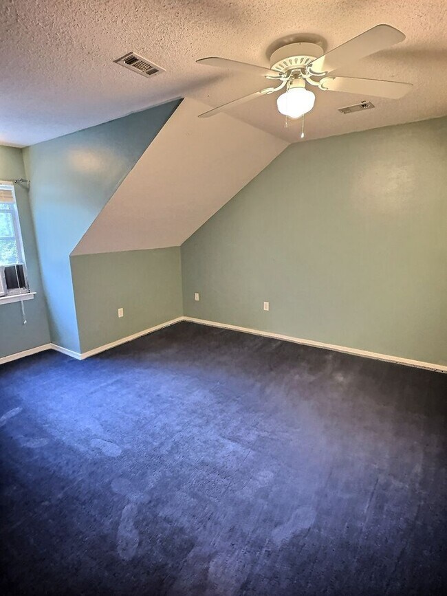 Building Photo - 9301 Blueberry Dr