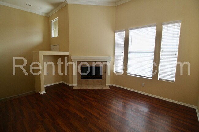 Building Photo - 13330 Via Bellarado