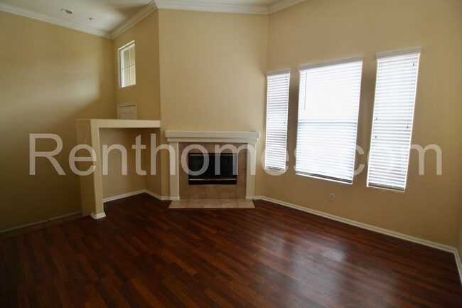 Building Photo - Torrey Highlands, 13330 Via Bellarado #2, ...