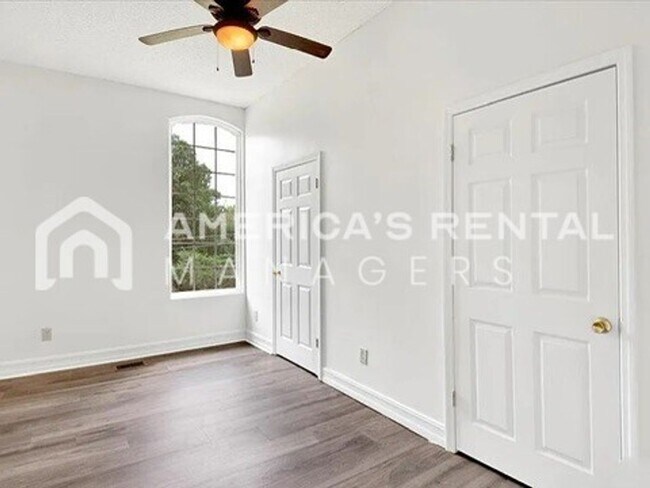 Building Photo - Room to Roam: Expansive Home with Screened Porch - Coming Soon!!