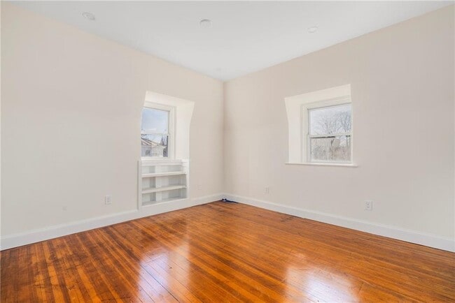 Building Photo - 67 Perry St