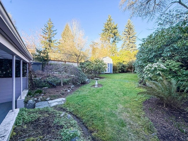 Building Photo - Beautiful Home in Convenient Northgate Location