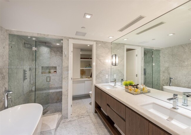 Building Photo - 888 Brickell Key Dr