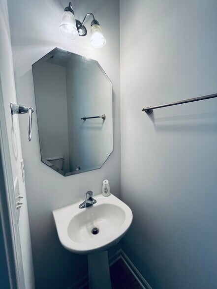 Building Photo - 1528 Logan Patrick Ct