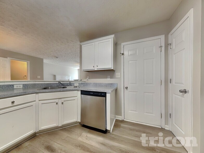 Building Photo - 103 Dumaine St