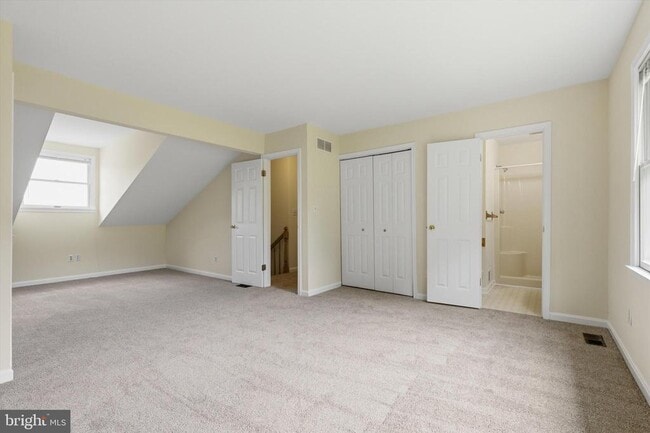 Building Photo - 9530 Hallhurst Rd