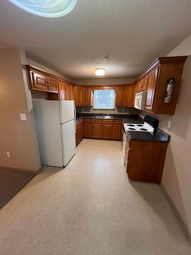 Building Photo - 5005 Chancellor Square