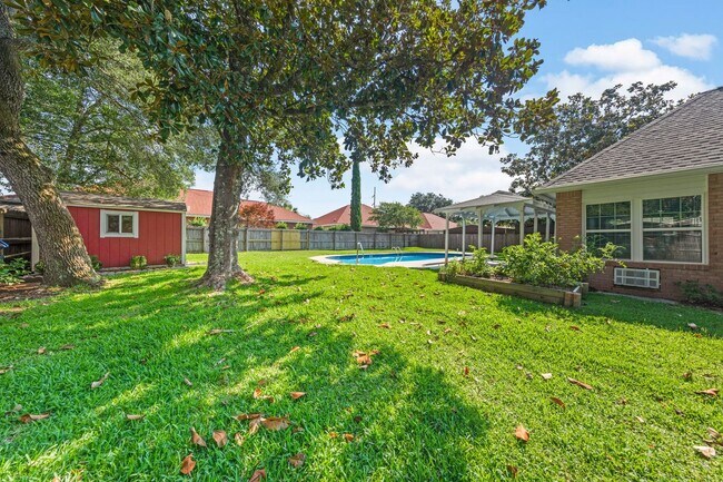 Building Photo - Spacious 4 Bedroom in Bluewater Bay w/ Large POOL!!