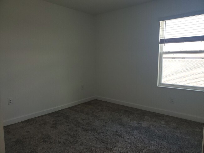 Building Photo - Spacious Bridgewalk Townhome