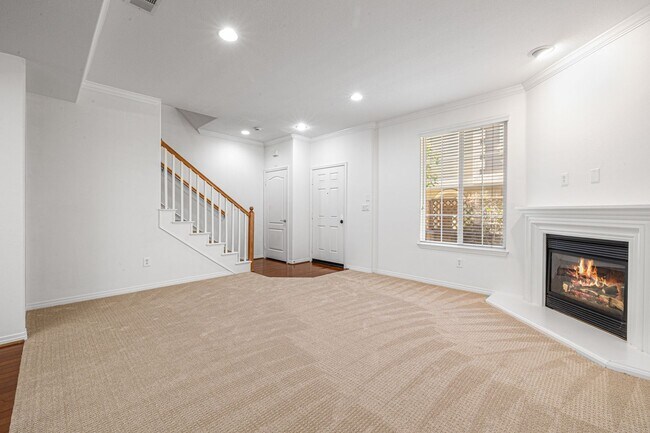 Building Photo - 3-Bedroom Townhome in Gated Bay Harbor