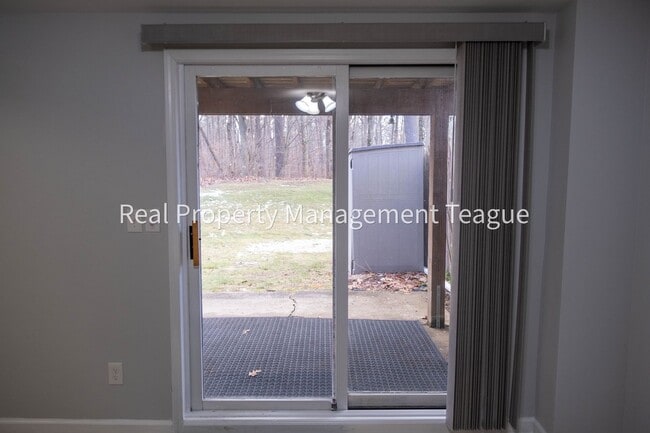 Building Photo - Heat and Utilities Paid by Owner!