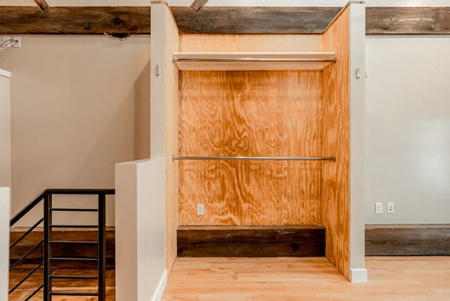 Building Photo - 225 Old South High St