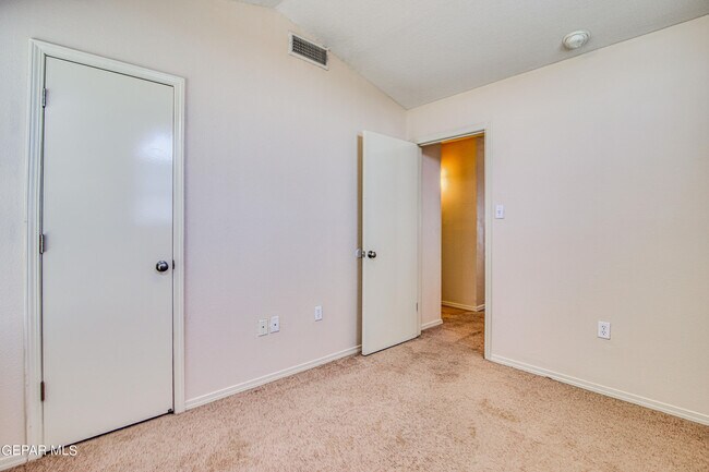 Building Photo - 6216 Spotted Eagle Dr