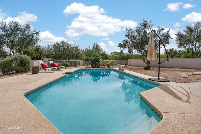 Building Photo - 8001 E Vista Bonita Dr